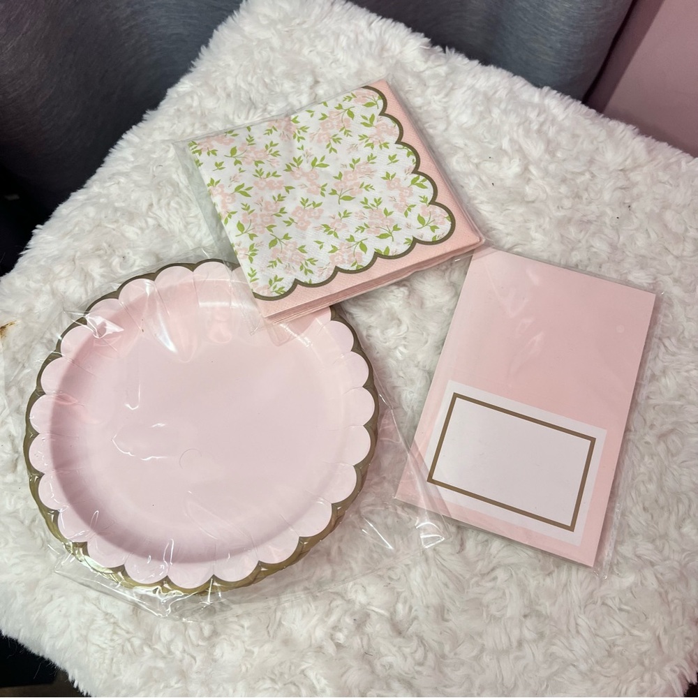 Pink and Gold Party Supplies Set - Picture 1 of 2
